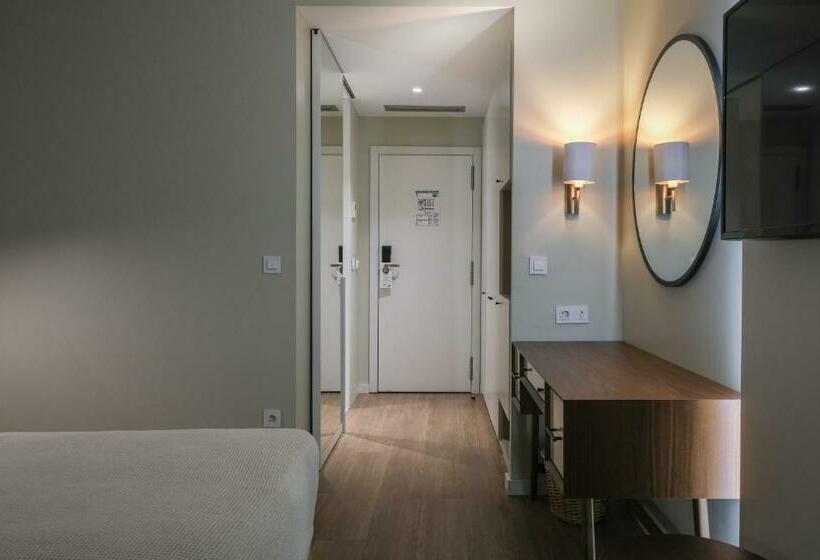 デラックスルーム, Vouga