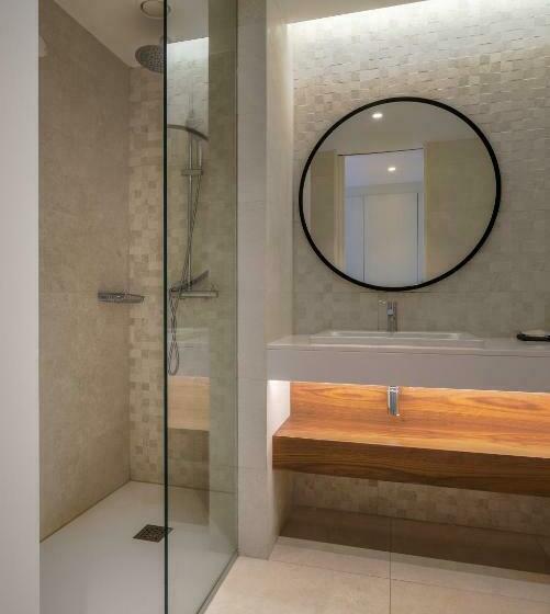 デラックスルーム, Vouga