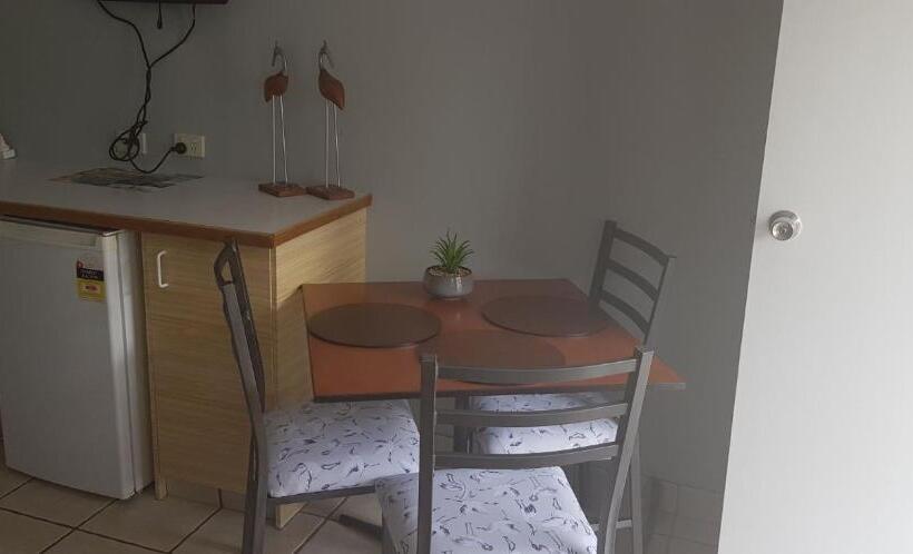 غرفة قياسية مزوَّدة بشُرفة, Limassol Motel