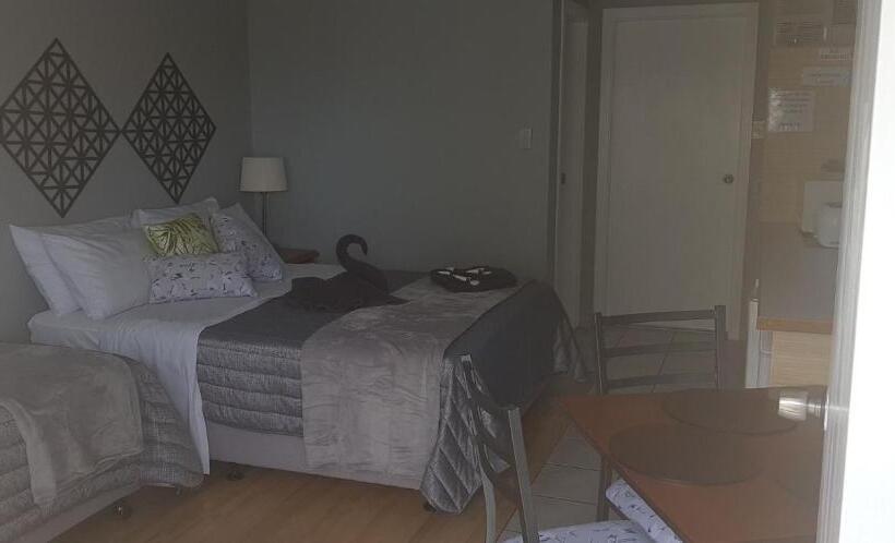 غرفة قياسية مزوَّدة بشُرفة, Limassol Motel