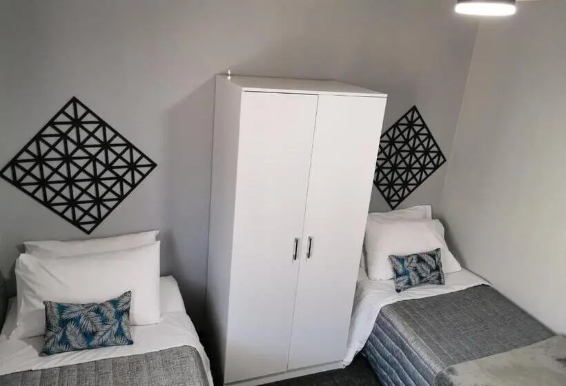 اتاق خانوادگی, Limassol Motel