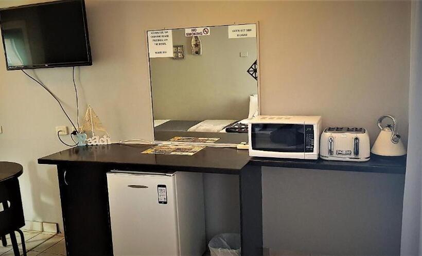 غرفة قياسية رباعية مزودة بشُرفة, Limassol Motel