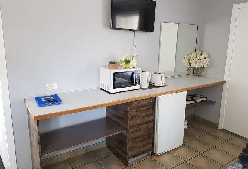 패밀리 룸, Limassol Motel