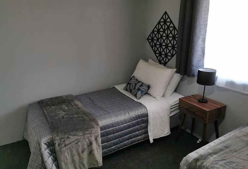 패밀리 룸, Limassol Motel