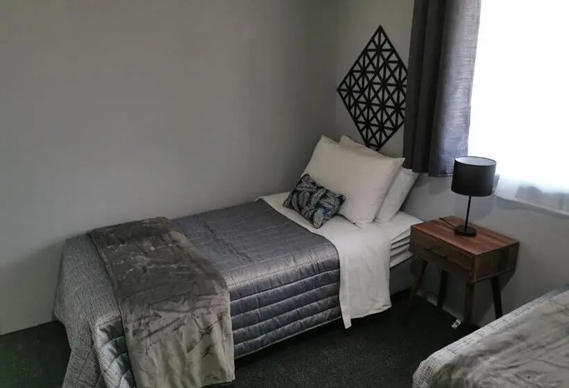 اتاق خانوادگی, Limassol Motel
