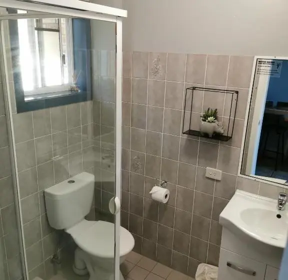 اتاق خانوادگی, Limassol Motel