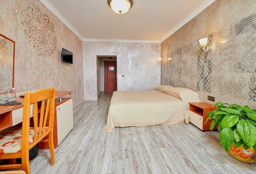 غرفة قياسية مزوَّدة بشُرفة, Petar And Pavel Hotel & Relax Center