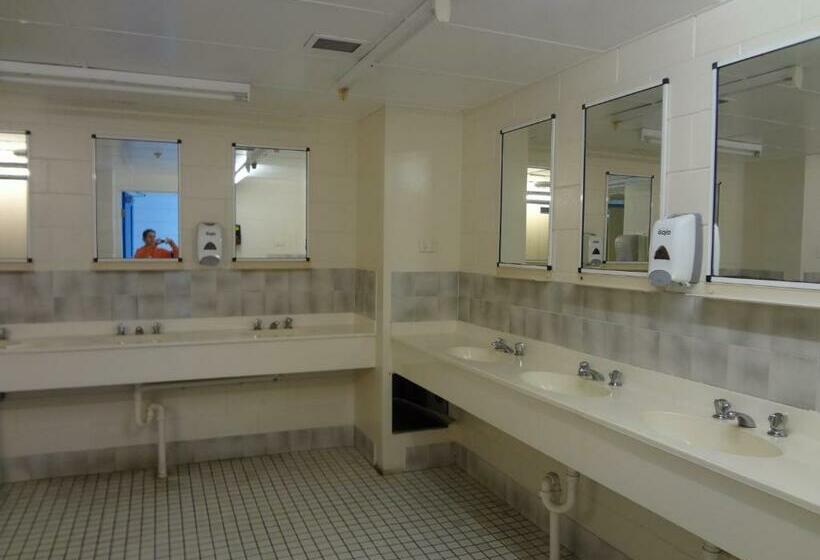 带共用浴室的标准房间, Adventurers Backpackers