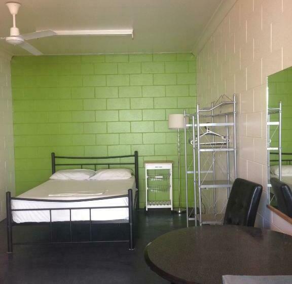 带共用浴室的标准房间, Adventurers Backpackers