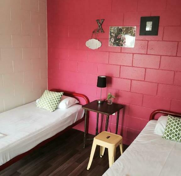 带共用浴室的标准房间, Adventurers Backpackers