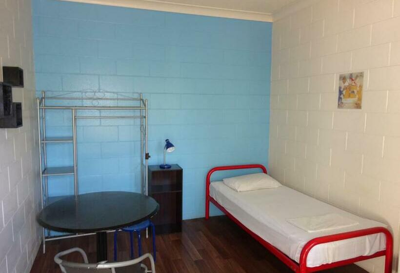 标准单人间共用浴室, Adventurers Backpackers