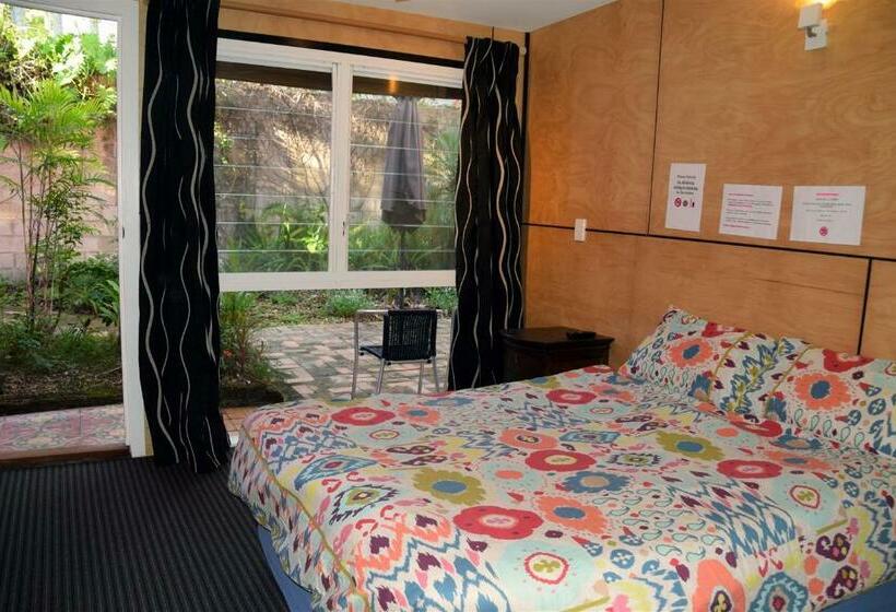 バス共有のスタンダードルーム, Dolphins Backpackers