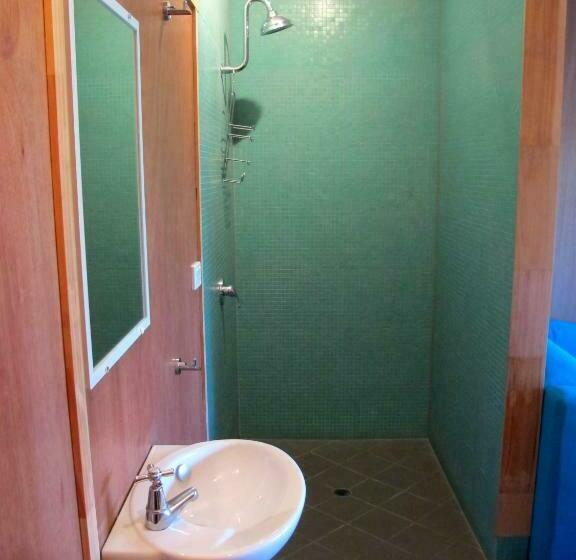 Quarto Estandar, Dolphins Backpackers