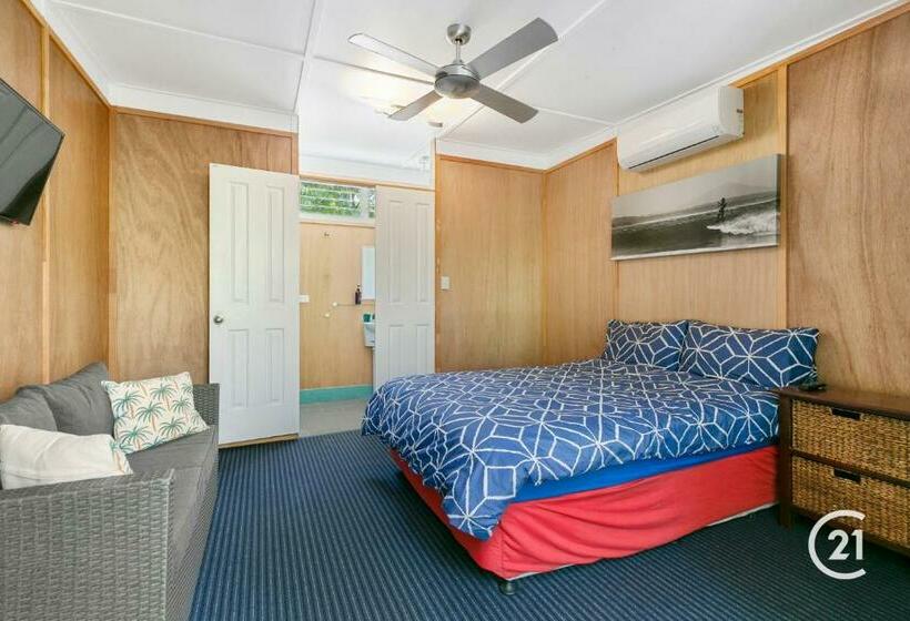 スタンダードルーム, Dolphins Backpackers