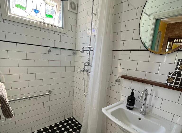 חדר דלוקס, No14 Lovel St