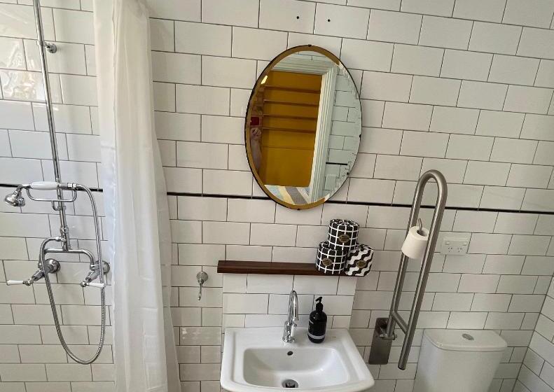 חדר דלוקס, No14 Lovel St