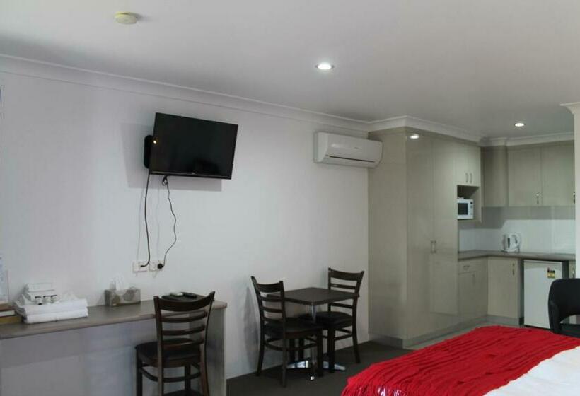 디럭스 룸, Alexander Motel