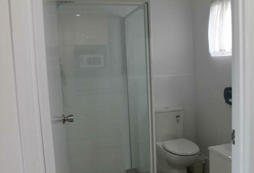 디럭스 룸, Alexander Motel