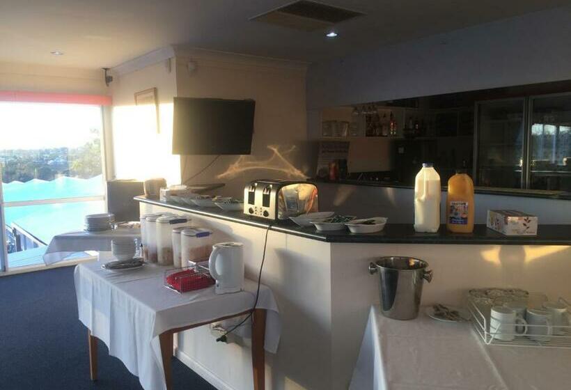 디럭스 룸, Alexander Motel