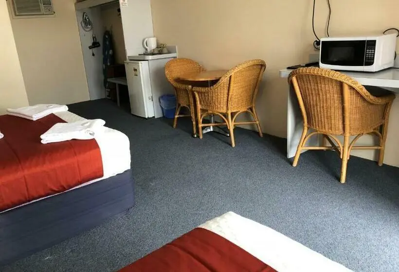 スタンダードルーム, Alexander Motel