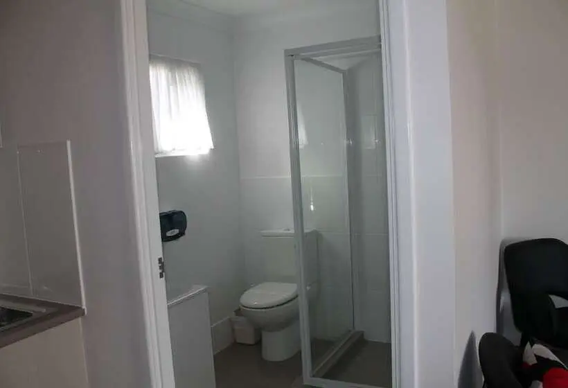 デラックスルーム, Alexander Motel