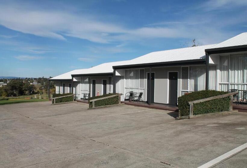 패밀리 룸, Alexander Motel