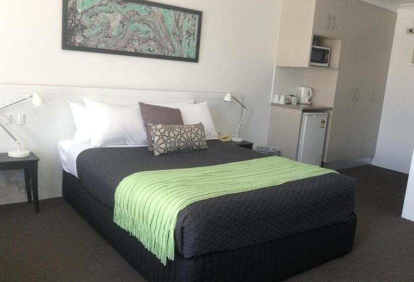 패밀리 룸, Alexander Motel