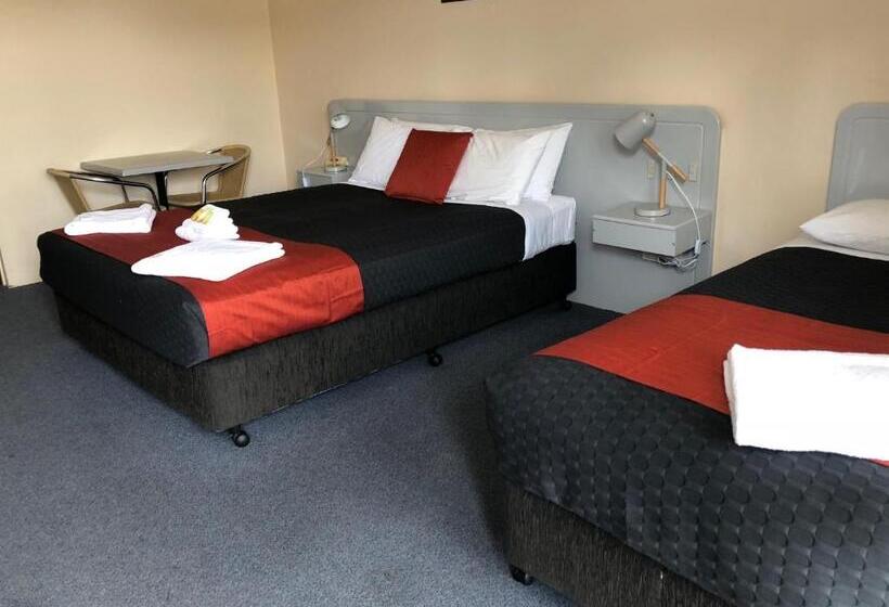 패밀리 룸, Alexander Motel