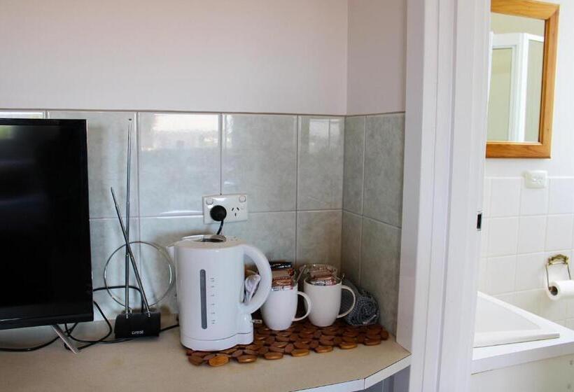 豪华三人间, Windarra On High