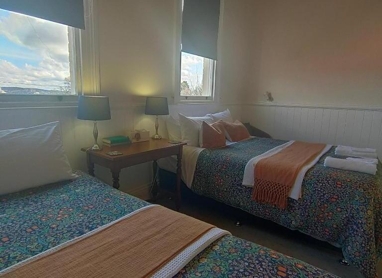 豪华三人间, Windarra On High