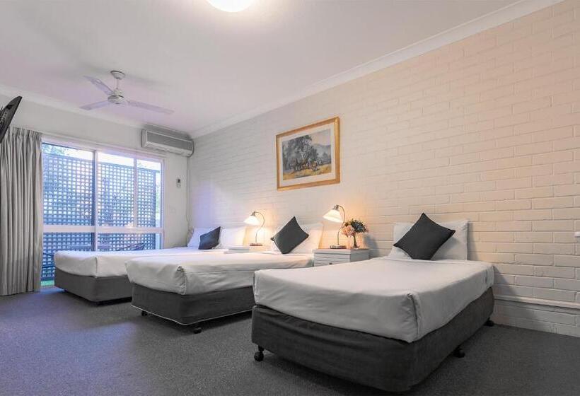 غرفة عائلية, Benson Court Motel