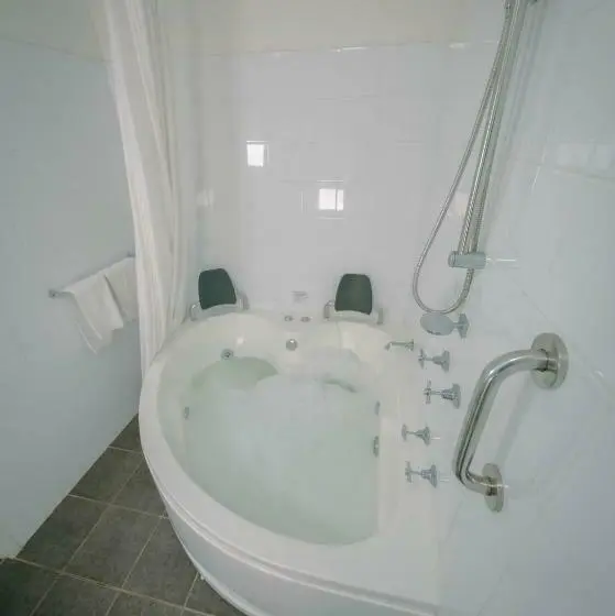 استودیوی استاندارد, Darwin Resort