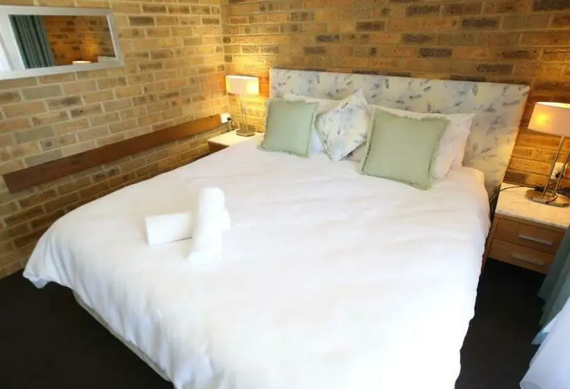 Standard-huone Allasnäkymä, Hawks Nest Motel