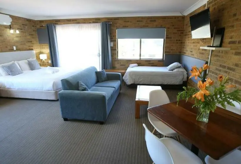 Perhesviitti, Hawks Nest Motel