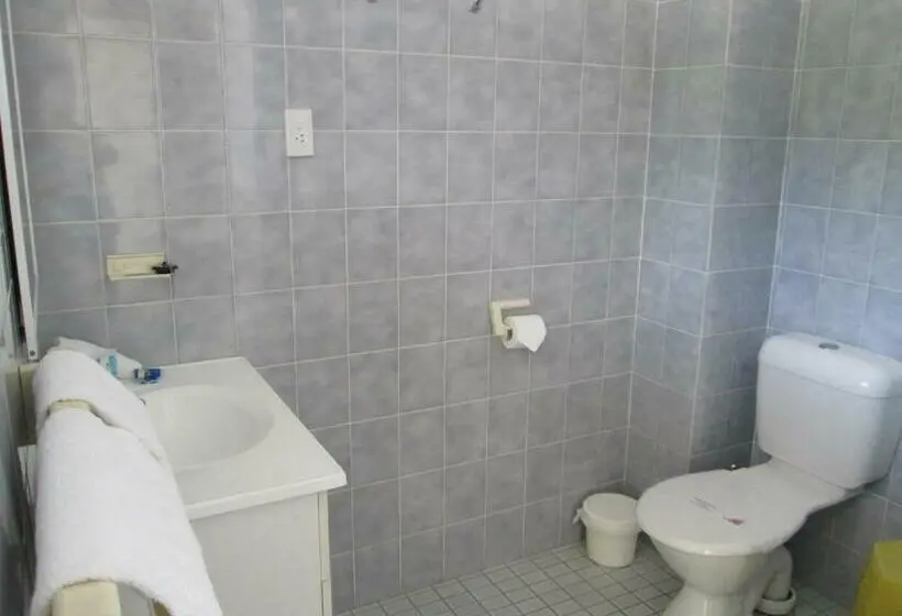 Huoneisto 1 Makuuhuone Allasnäkymä, Hawks Nest Motel
