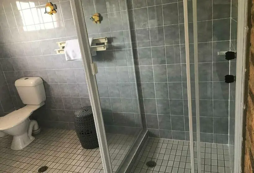 Huoneisto 1 Makuuhuone Allasnäkymä, Hawks Nest Motel