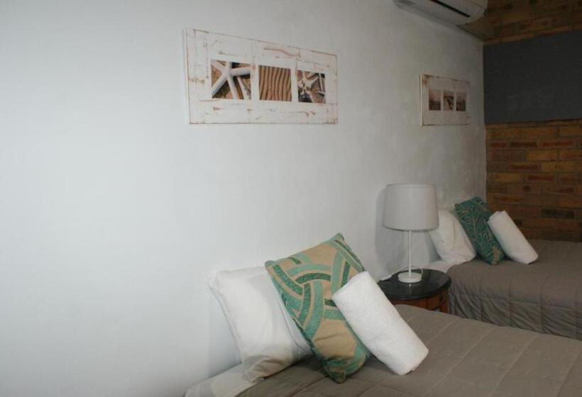Номер Стандарт, Hawks Nest Motel