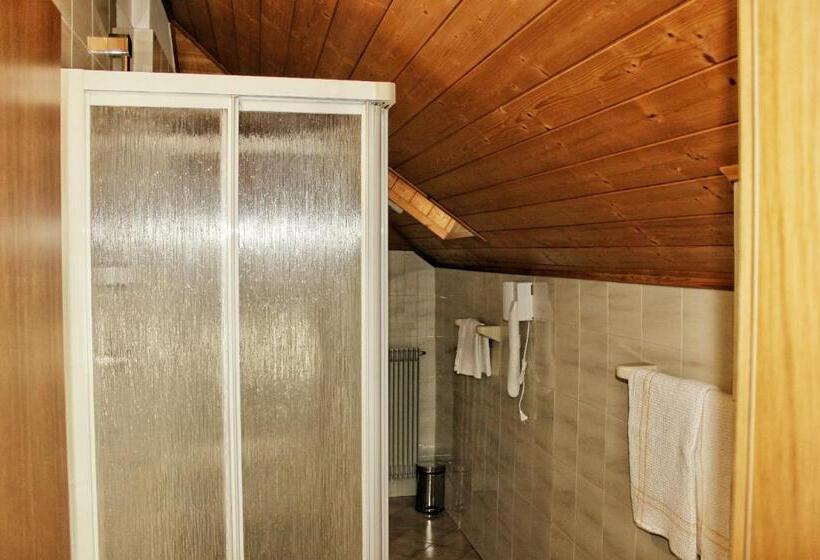 اتاق استاندارد سه نفره, Albergo Hofer