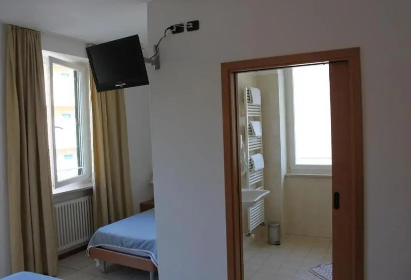 اتاق استاندارد سه نفره, Albergo Hofer