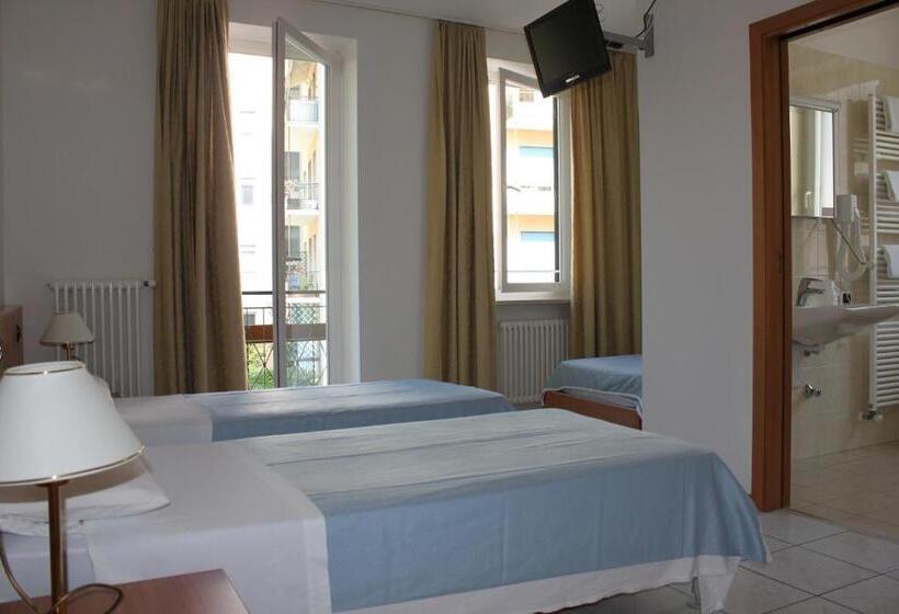 اتاق استاندارد سه نفره, Albergo Hofer