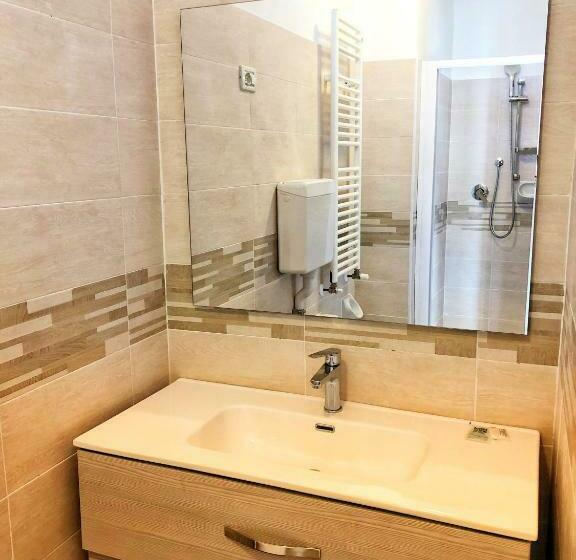 اتاق استاندارد سه تخته با بالکن, Amoha