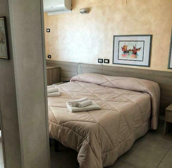 اتاق استاندارد سه تخته با بالکن, Amoha