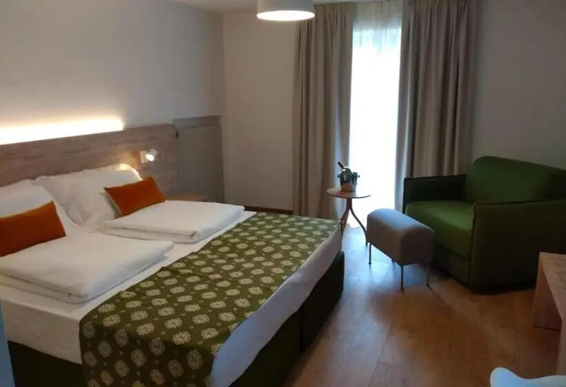 Deluxe Kolmen Hengen Huone, Kronplatzer Hof