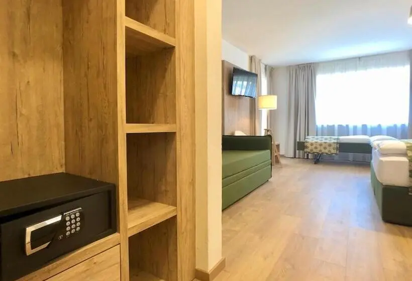 Deluxe Neljän Hengen Huone, Kronplatzer Hof