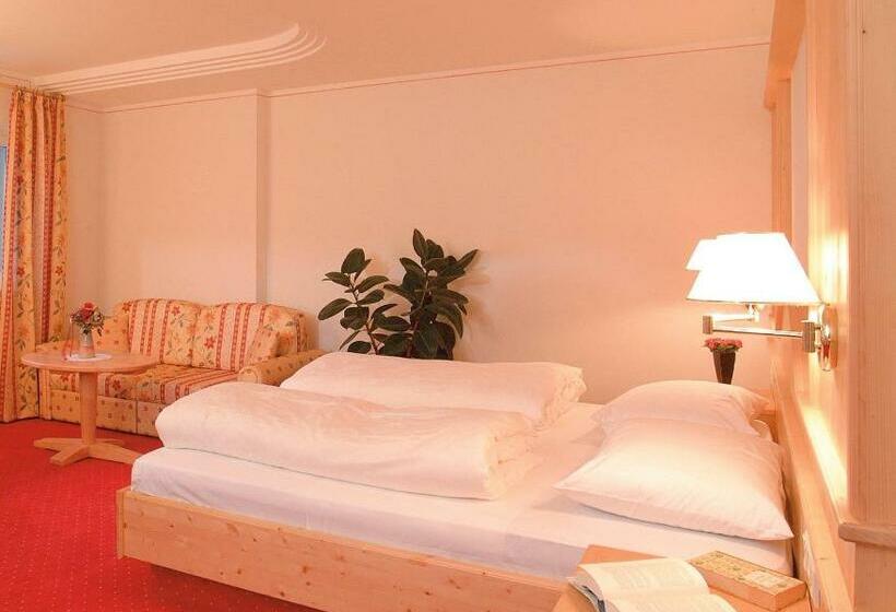 Comfort room with balcony, Central