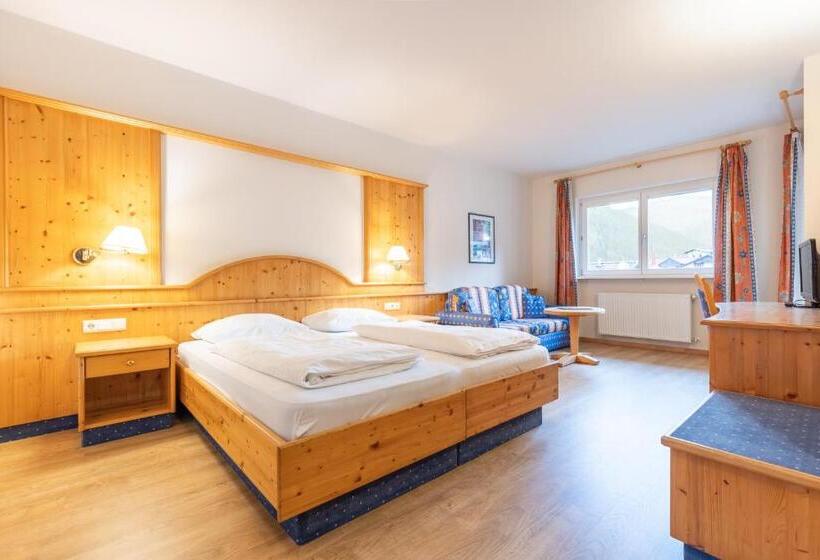 Comfort room with balcony, Central