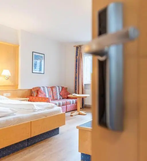 Comfort room with balcony, Central
