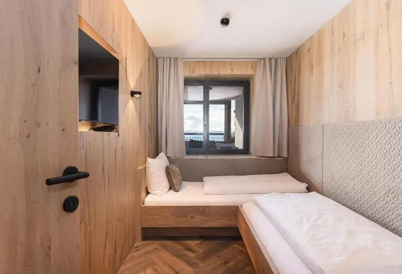 Perhesviitti, Chalet Mirabell