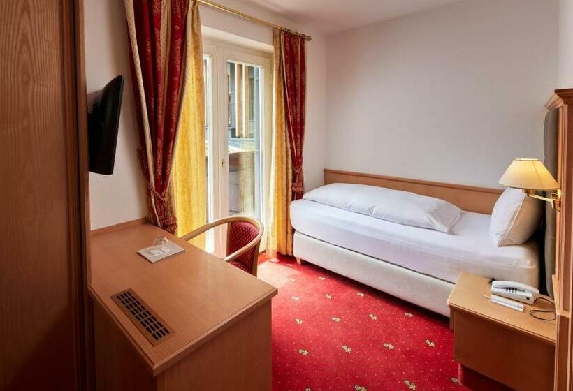 חדר יחיד קלאסי, Engels Park