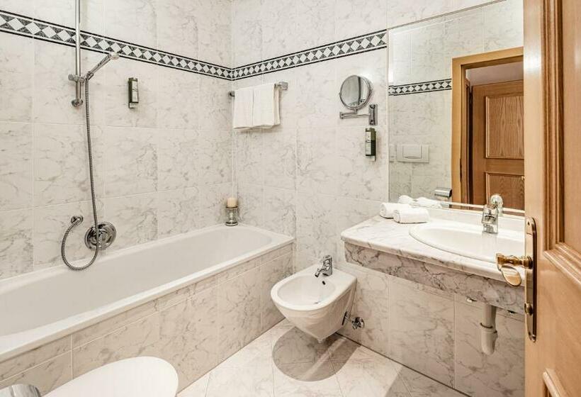 חדר קלאסי, Engels Park